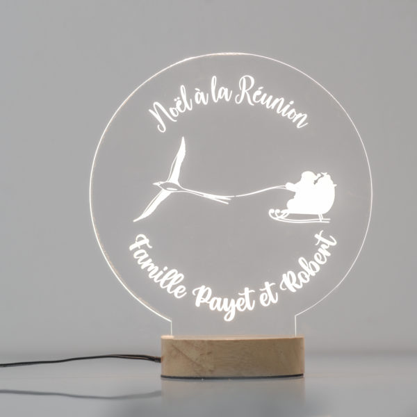 Lampe de Noel en forme de boule en plexiglass gravé La Réunion Père Noël en traineau tiré par un paille en queue