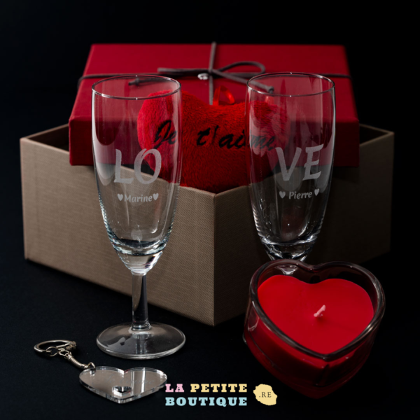 Coffret Mon aimé pour la Saint-Valentin composé de deux verres personnalisés une bougie un porte clé en coeur une peluche coeur prêt à offrir